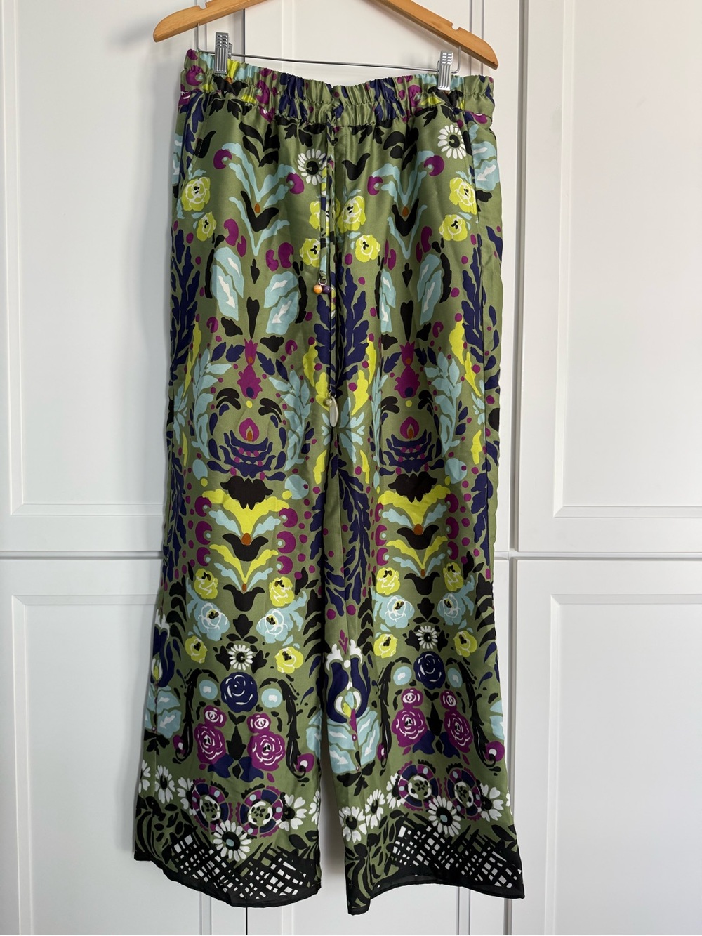 Printed Wide-Leg Pants in Olive Floral